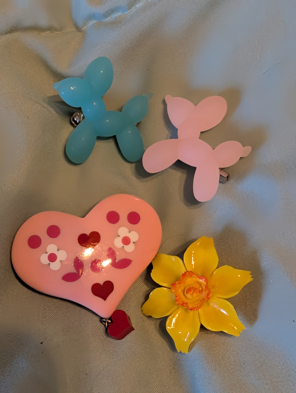 cutesy retro brooch lot